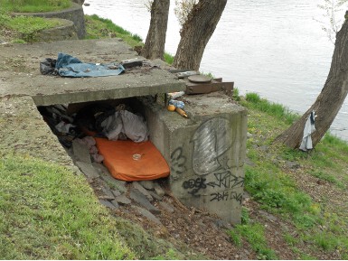 50,50 OP - sdlo bezdomovce na tvanici